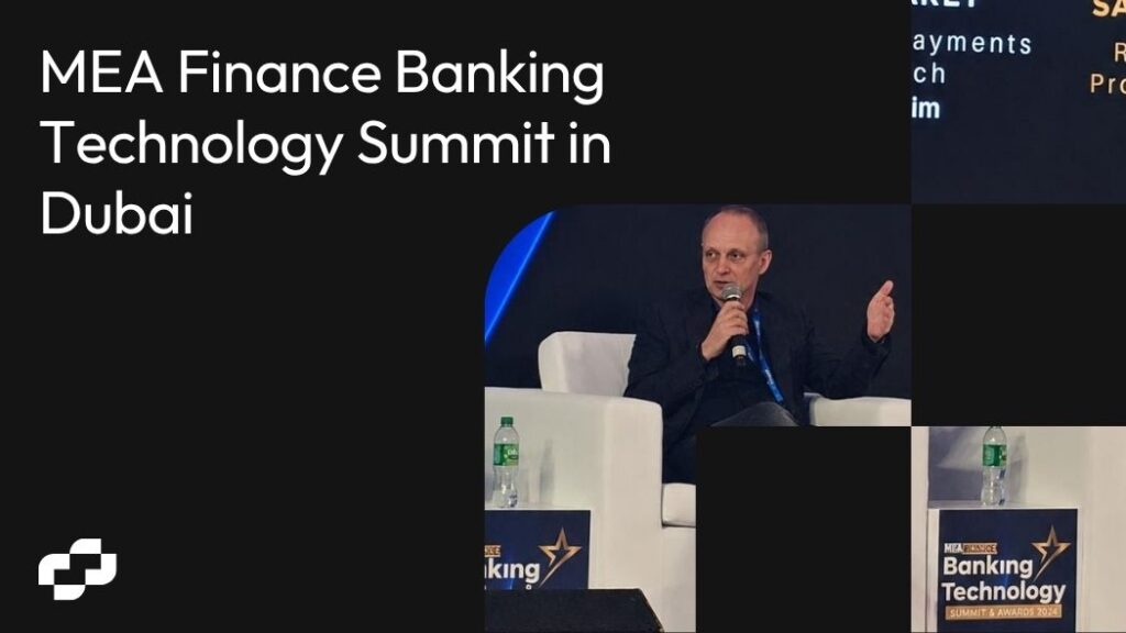 2026-06-24 Blog Zahlungsverkehr Unter Druck Roland | Smartstream Sprecher Mit Mikrofon Auf Der Bühne Während Des Mea Finance Banking Technology Summit in Dubai Vor Einem Dunklen Geometrischen Hintergrund